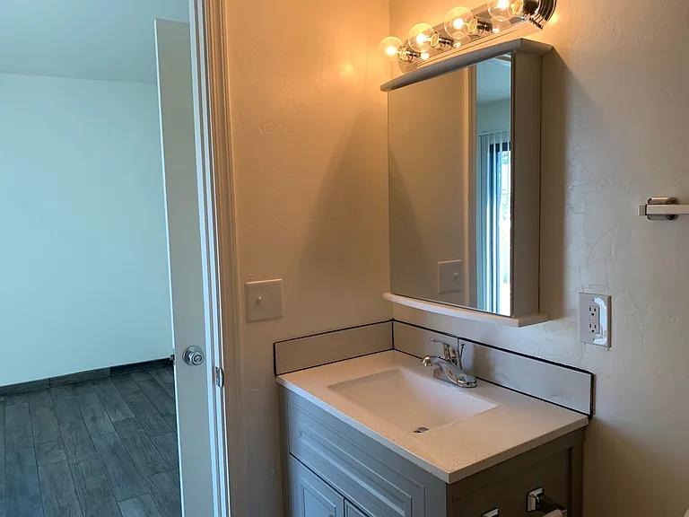 3700 N Fairview Ave — Photo 28