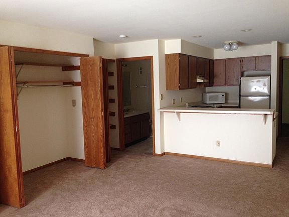 2nd image of 2034 Londonderry Dr APT 113