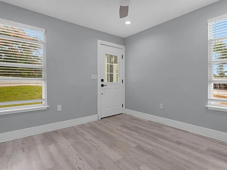 4521 Edgewater Dr #4 — Photo 4