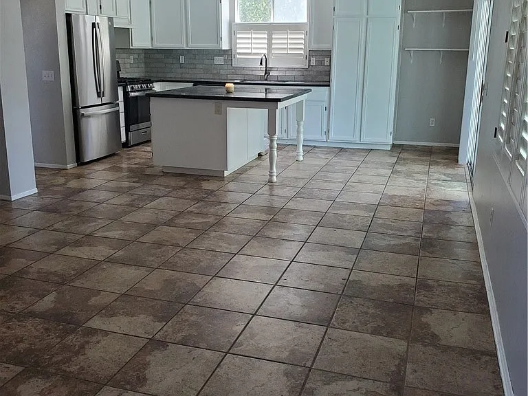 43435 Tylman St — Photo 9