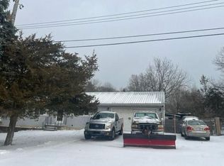 2040 Willhite Rd, Waterford, MI 48327