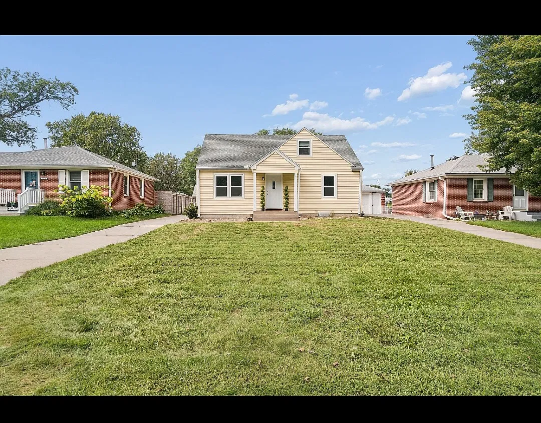 3 bed, 1212 sqft, $2,469 — Photo 1