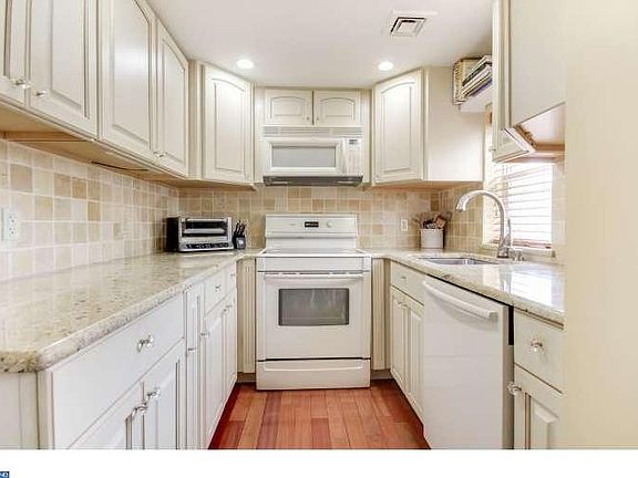 3rd image of 1146A South St #B