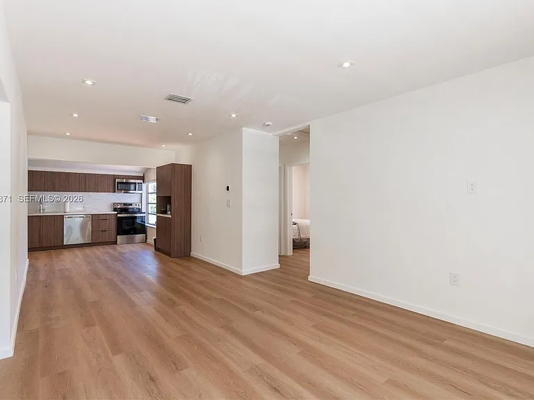 3021 Coconut Grove Dr — Photo 3