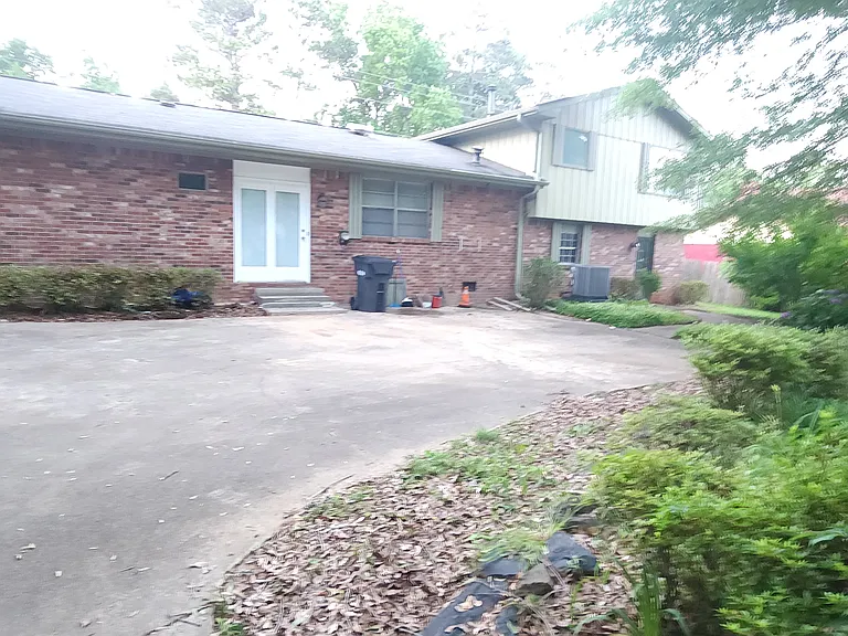 2922 Lawrenceville Hwy — Photo 2