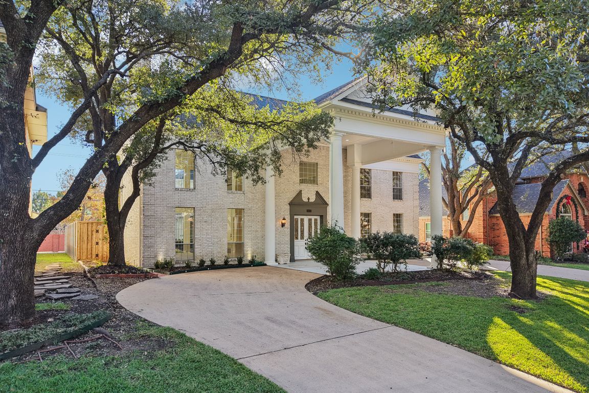 Hallmark Dr-S2711-001.jpg