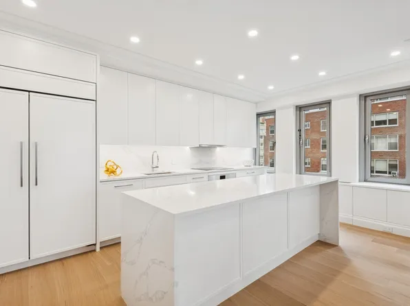 200 East 62nd Street image 3 of 11