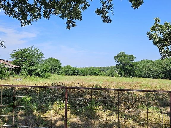 4th image of 1651 Desvoignes Rd