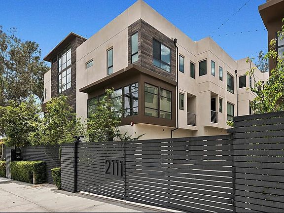 2nd image of 2111 N Cahuenga Blvd Unit 2