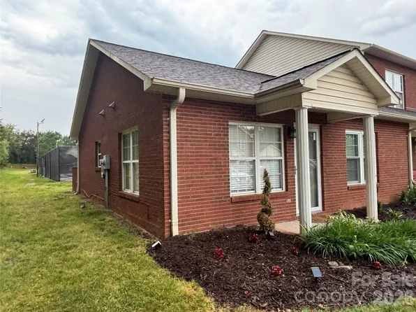 102 Brandywine Dr NE APT M1, Conover, NC 28613
