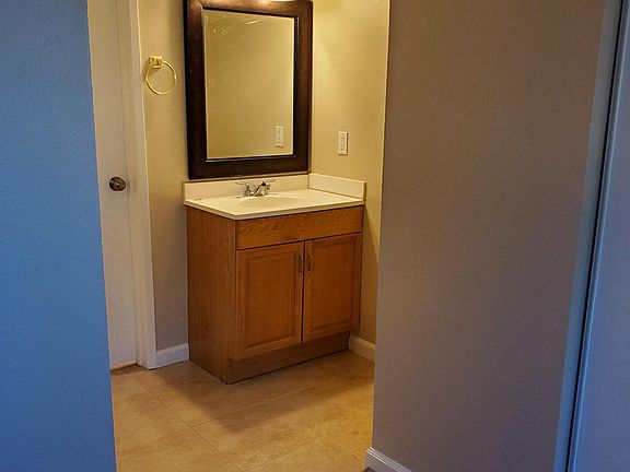 4th image of 114 Woodbury Cir