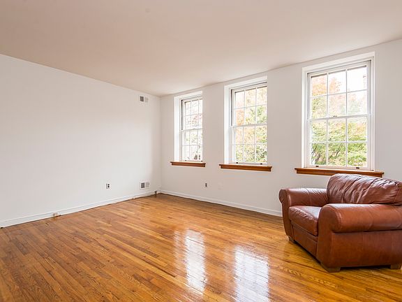 3rd image of 316 Lombard St APT 3
