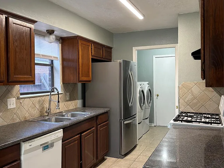1506 Park Maple Dr — Photo 8