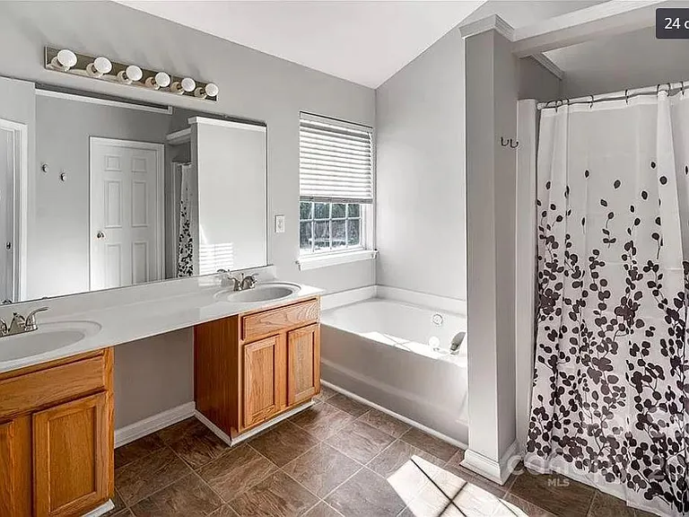 4613 Maple Crest Pl — Photo 27