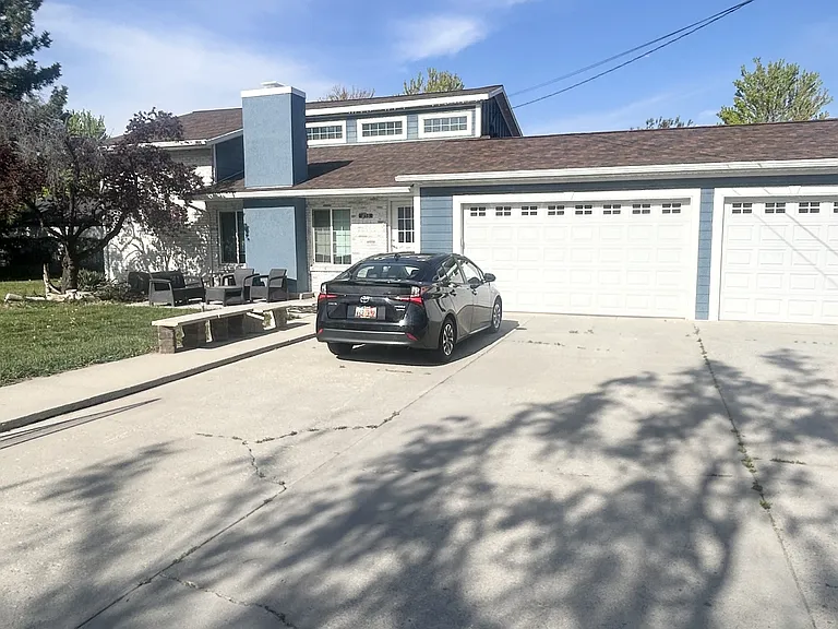 453 E Fort Union Blvd — Photo 1