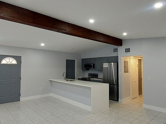 3rd image of 3254 Charles Ave