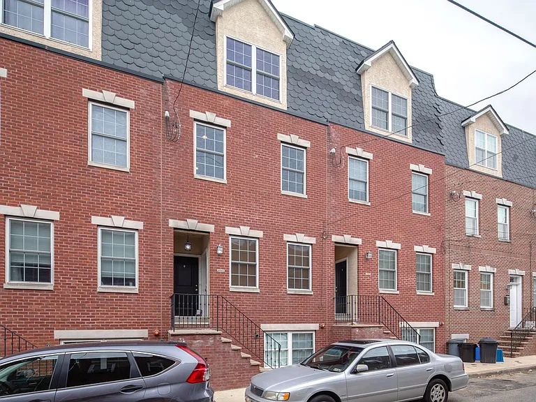 2633 Catharine Street — Photo 17