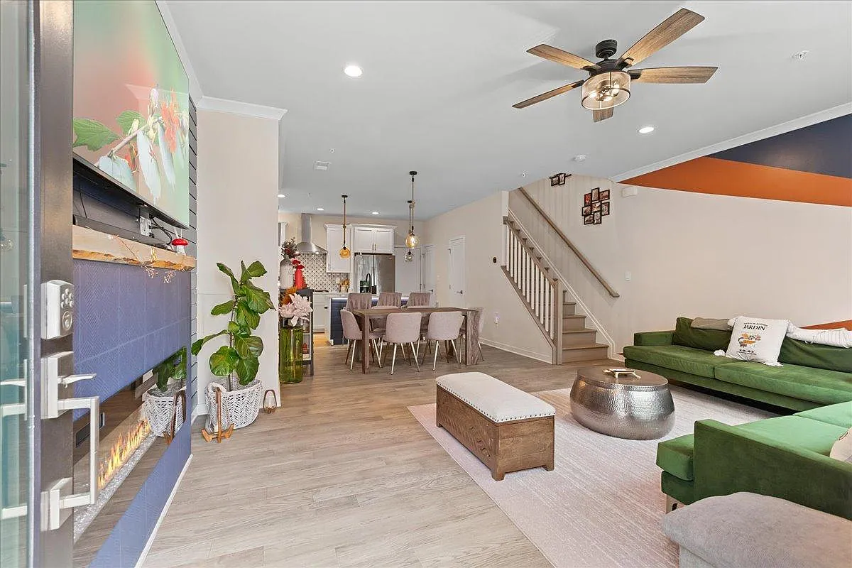 3 bed, 2.5 bath, 1700 sqft, $3,000 — Photo 4
