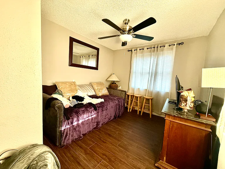 945 Chevy Chase St — Photo 16
