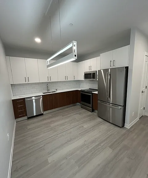 Residences at Sharon Gallery — Photo 93
