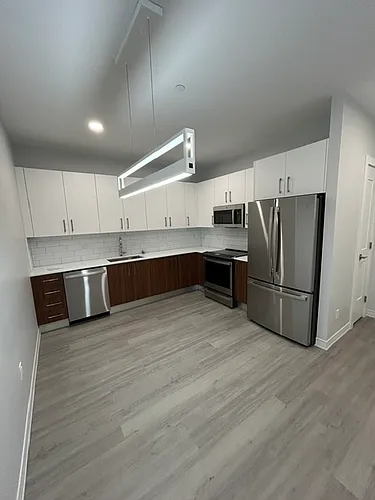 Floor plan Corner Unit with Eat-in-Kitchen