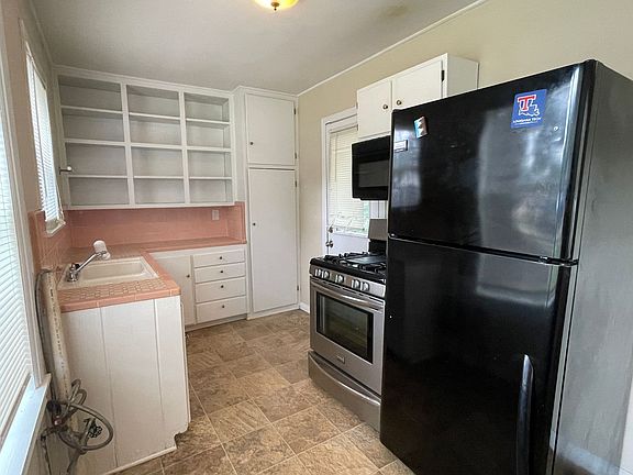5th image of 833 Evangeline Pl