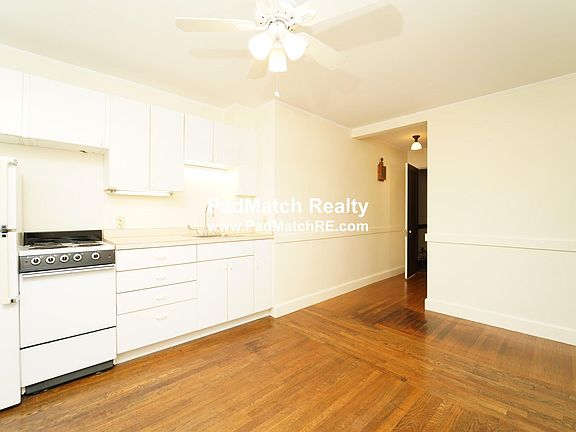 Living room / kitchen area