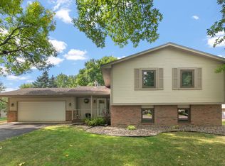9119 Goldenrod Ln N, Maple Grove, MN 55369