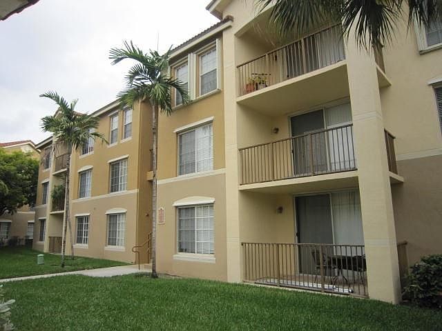 1st image of 1120 Villa Cir