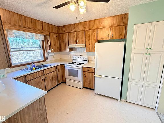 3rd image of 623043 Range Rd #250