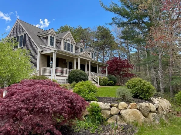 27 River Farm Rd, Plymouth, MA 02360