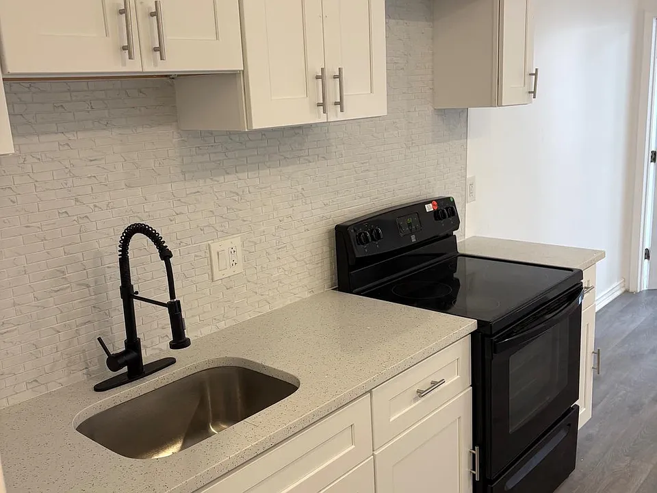 1733 W Erie Ave #3