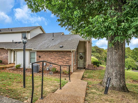 3rd image of 104 Village Cir