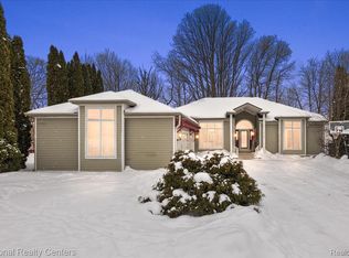 10146 Aberdeen Dr, Grand Blanc, MI 48439