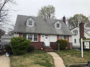 15 Heath Pl, Hempstead, NY 11550