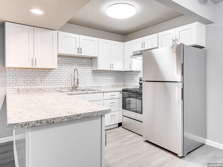 Stonecreek Apartments — Photo 20