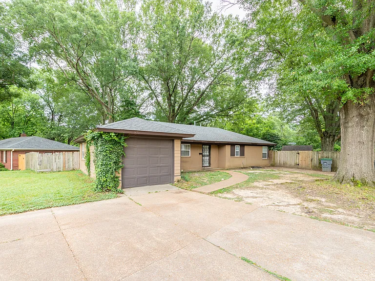376 N Graham St — Photo 3
