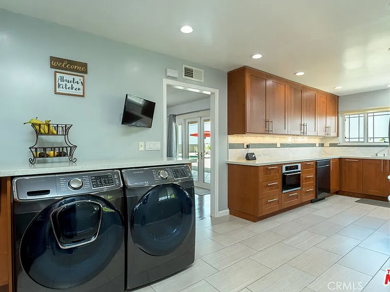 8471 Vine Valley Dr — Photo 10