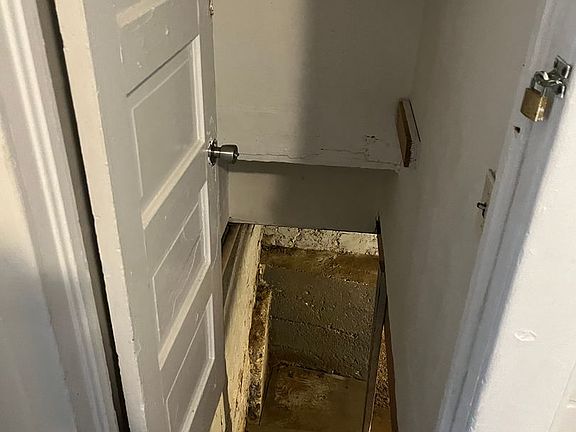 4th image of 2328 S Harris Ave