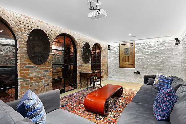 Sold by Compass | media 20