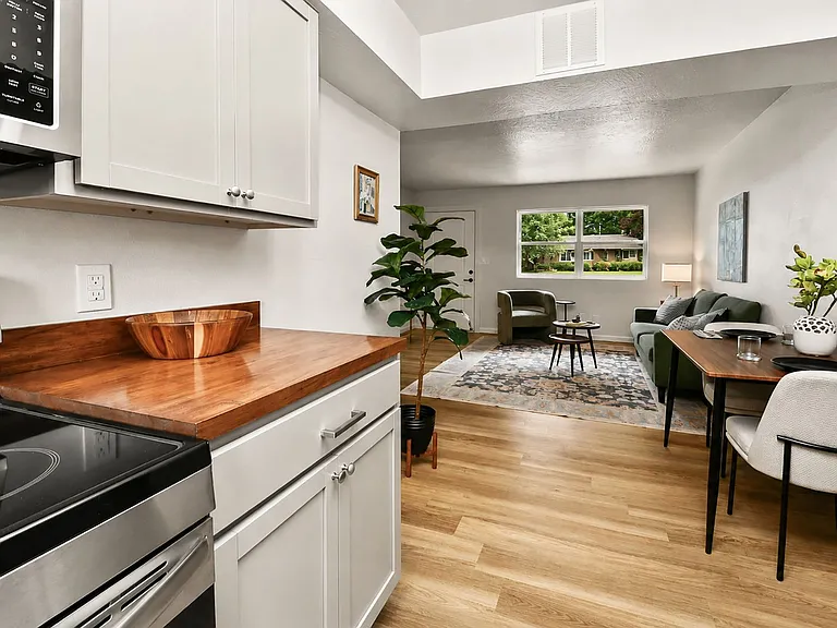 2035 S Florence Ave — Photo 102