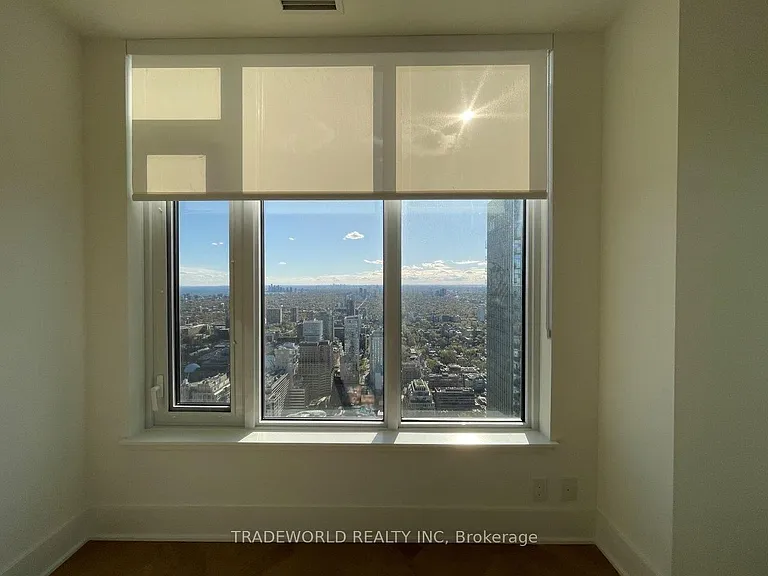 11 Yorkville Ave #5302 — Photo 11