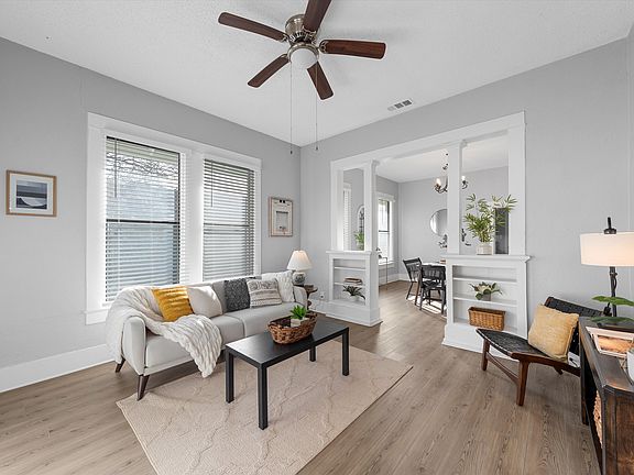 3rd image of 1616 Lyle Ave