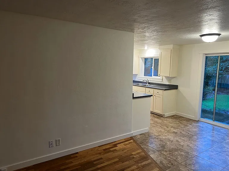 296 Bushnell Ln — Photo 3