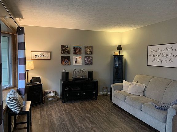 4th image of 202 Meadow Dr