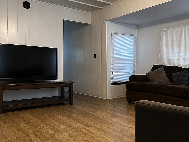 1820 Creekview Dr — Photo 5