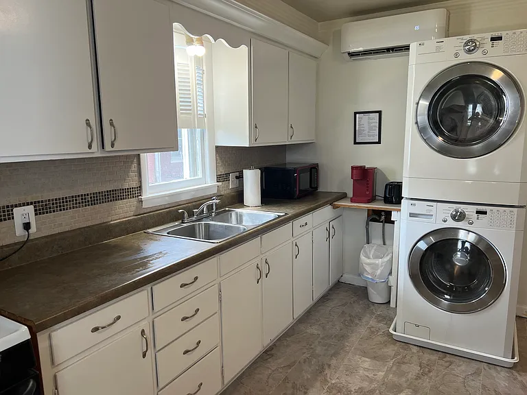 1308 State St — Photo 8