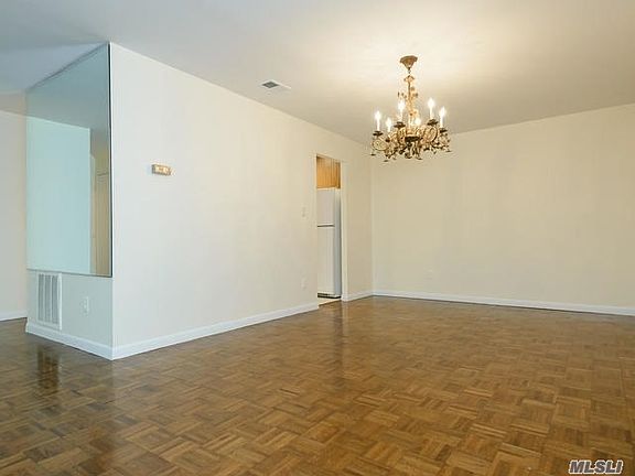 5th image of 47 Acorn Ponds Dr