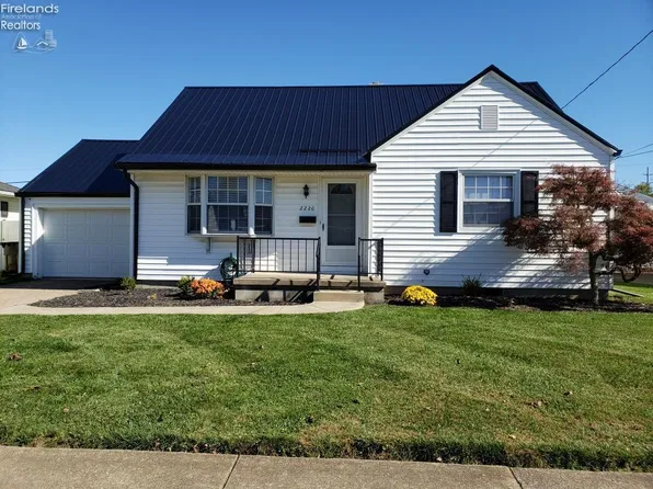 2220 Stahlwood Dr, Sandusky, OH 44870