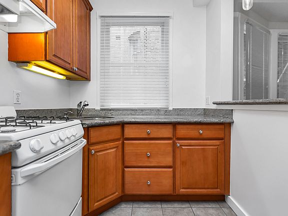 4th image of 1130 Larkin St APT 41